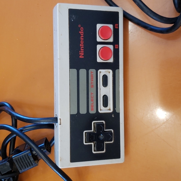 Original Nintendo Controllers - Picture 5 of 7